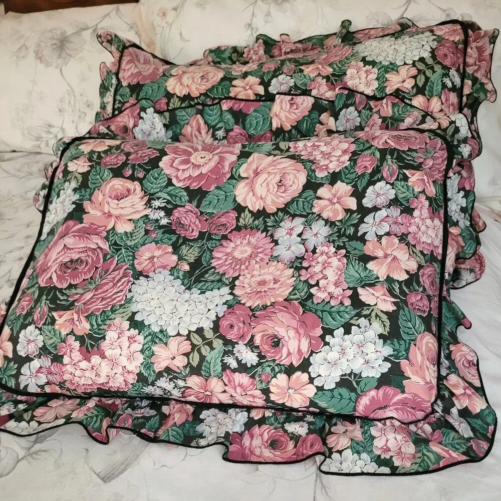 Floral Pattern Ruffled Shams Decorative Set of 2